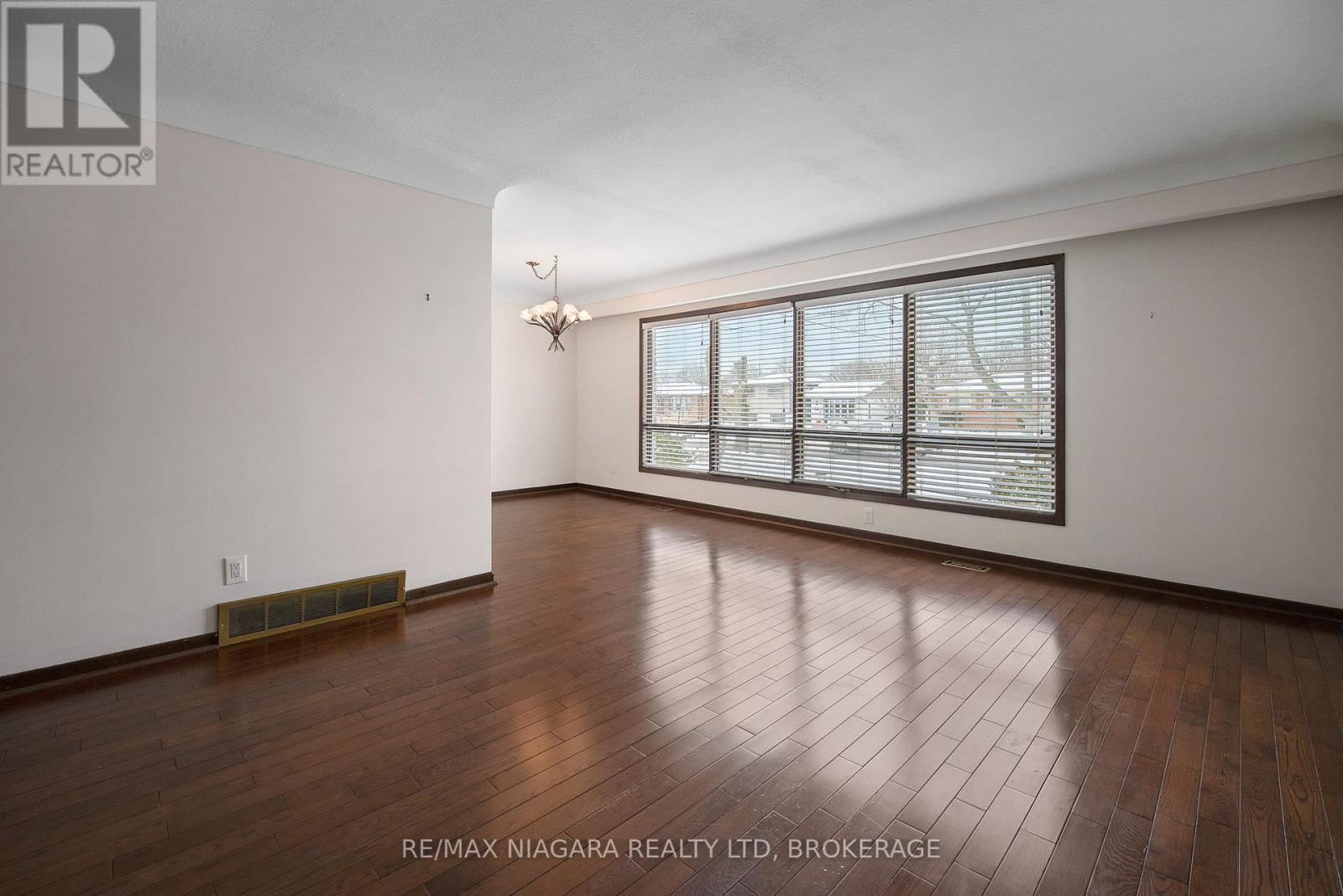 204 Parnell Road, St. Catharines, Ontario  L2M 1V6 - Photo 8 - X12727178