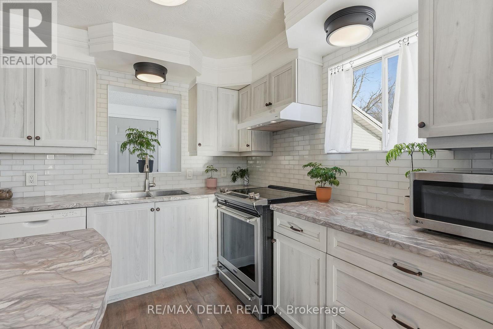 877 Lacroix Road, Clarence-Rockland, Ontario  K0A 2A0 - Photo 11 - X12720916