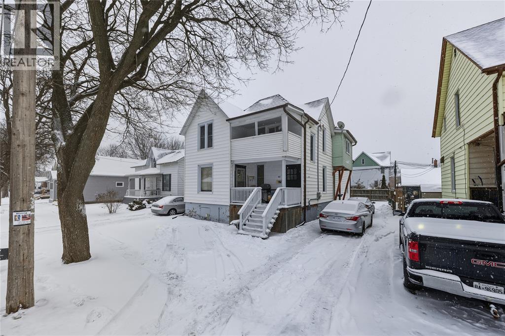 165 College AVENUE Unit# Upper #3, Sarnia, Ontario