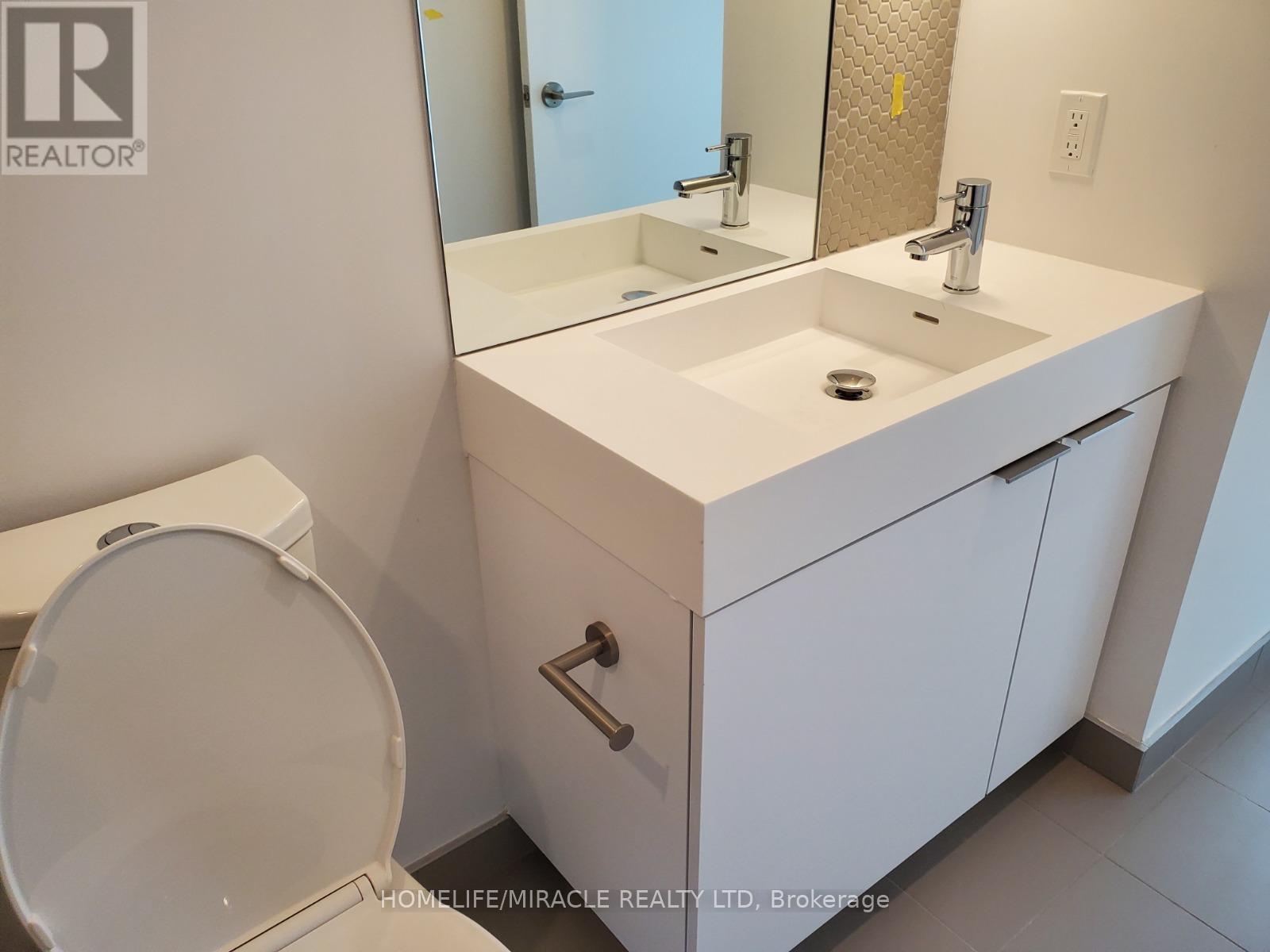 2411 - 33 Helendale Avenue, Toronto, Ontario  M4R 0A4 - Photo 13 - C12727162