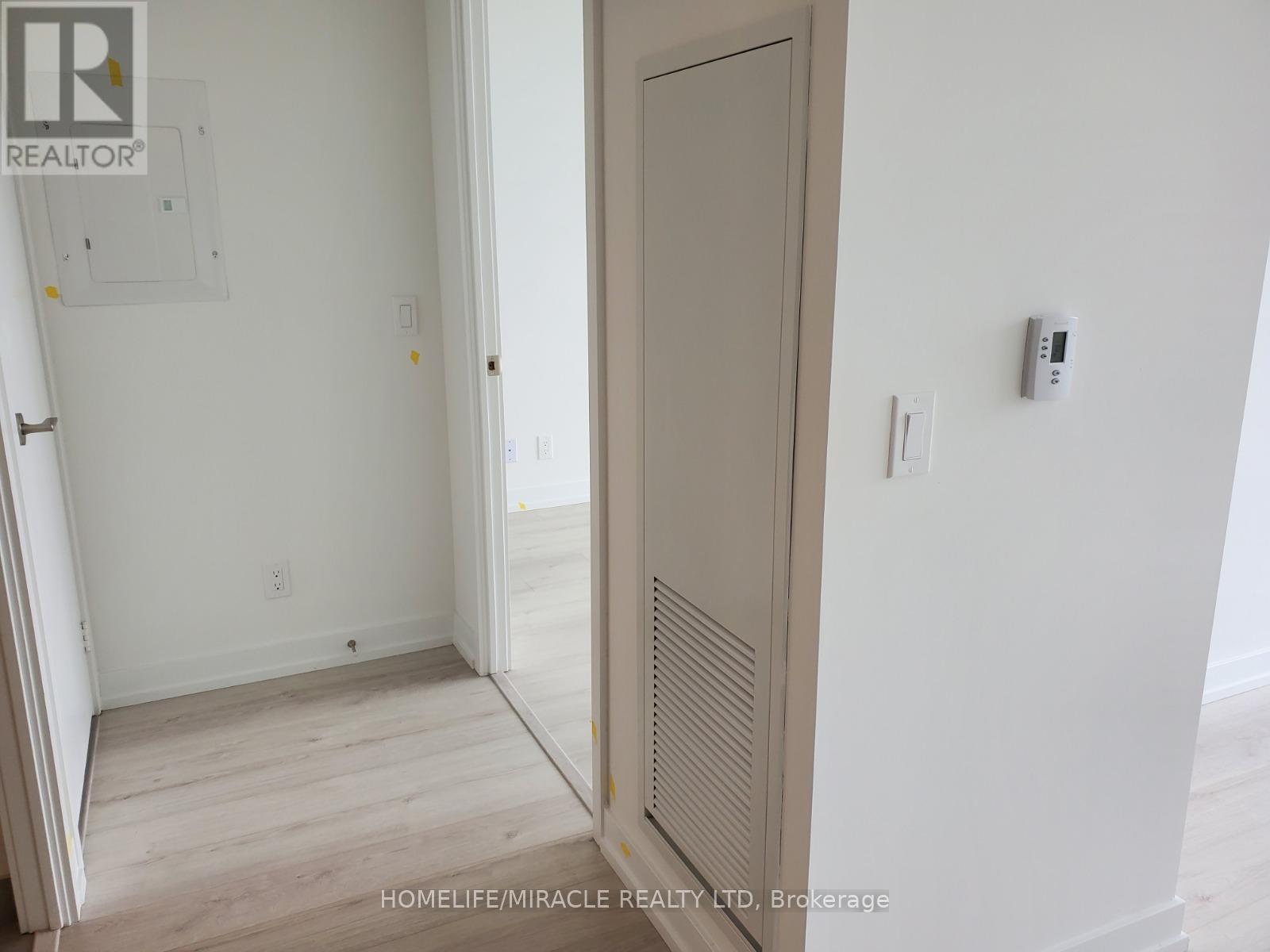 2411 - 33 Helendale Avenue, Toronto, Ontario  M4R 0A4 - Photo 7 - C12727162