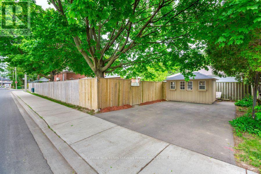 96 Albert Avenue, Toronto, Ontario  M8V 2L7 - Photo 14 - W12727138