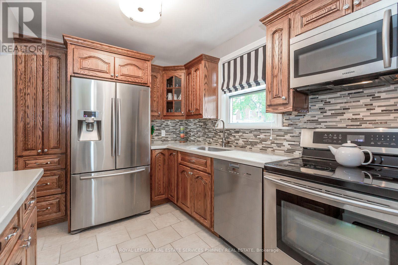 96 Albert Avenue, Toronto, Ontario  M8V 2L7 - Photo 4 - W12727138