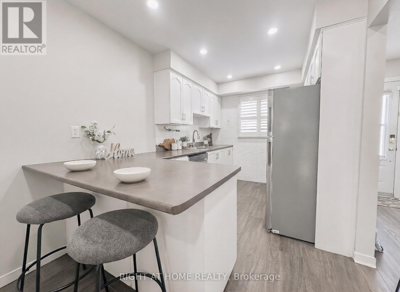 24 - 561 Childs Drive, Milton, Ontario  L9T 3Z1 - Photo 6 - W12727148