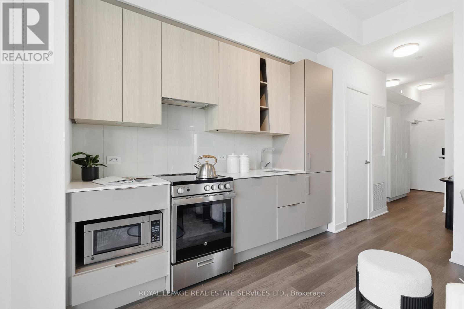 1811 - 3900 Confederation Parkway, Mississauga, Ontario  L5B 0M3 - Photo 10 - W12727154