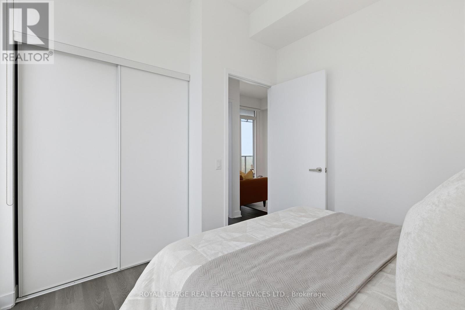 1811 - 3900 Confederation Parkway, Mississauga, Ontario  L5B 0M3 - Photo 14 - W12727154