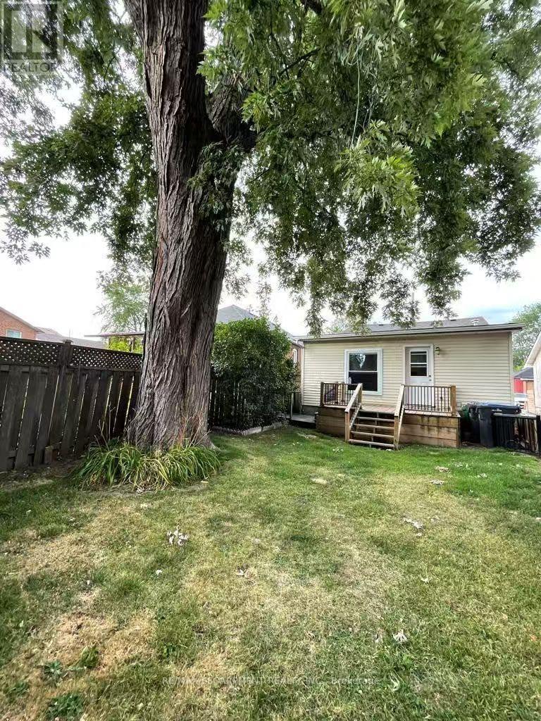 1048 Meredith Avenue, Mississauga, Ontario  L5E 2C7 - Photo 10 - W12727168