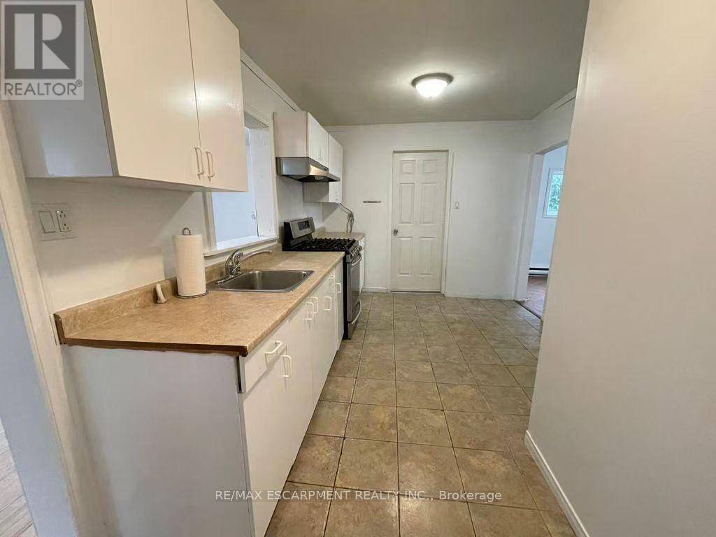 1048 Meredith Avenue, Mississauga, Ontario  L5E 2C7 - Photo 6 - W12727168