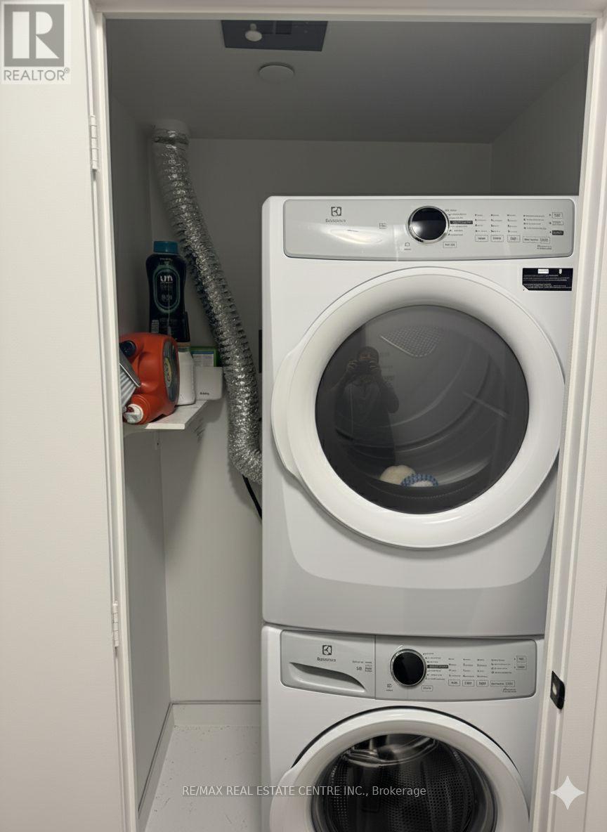 50 George Butchart Drive, Toronto, Ontario  M3K 0C9 - Photo 10 - W12727172