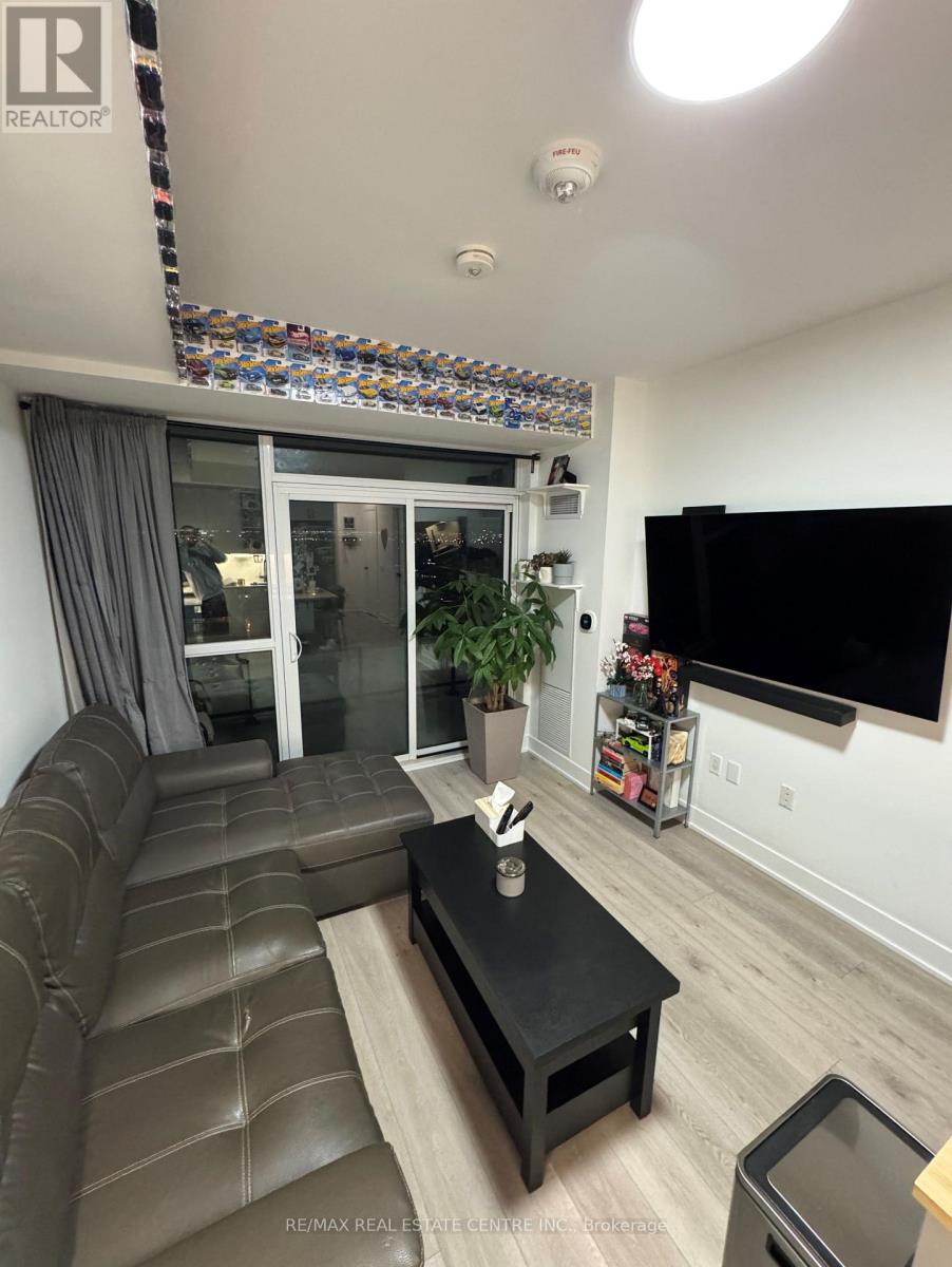 50 George Butchart Drive, Toronto, Ontario  M3K 0C9 - Photo 5 - W12727172