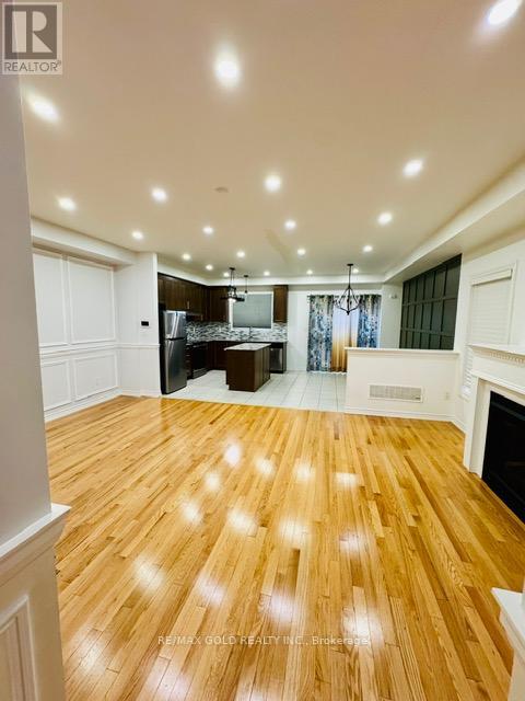 132 Agava Street, Brampton, Ontario  L7A 4S1 - Photo 4 - W12727182