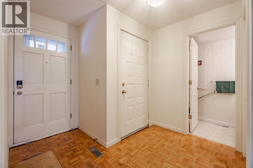 9, 275 Woodridge Drive Sw, Calgary, Alberta  T2W 3S2 - Photo 3 - A2280072