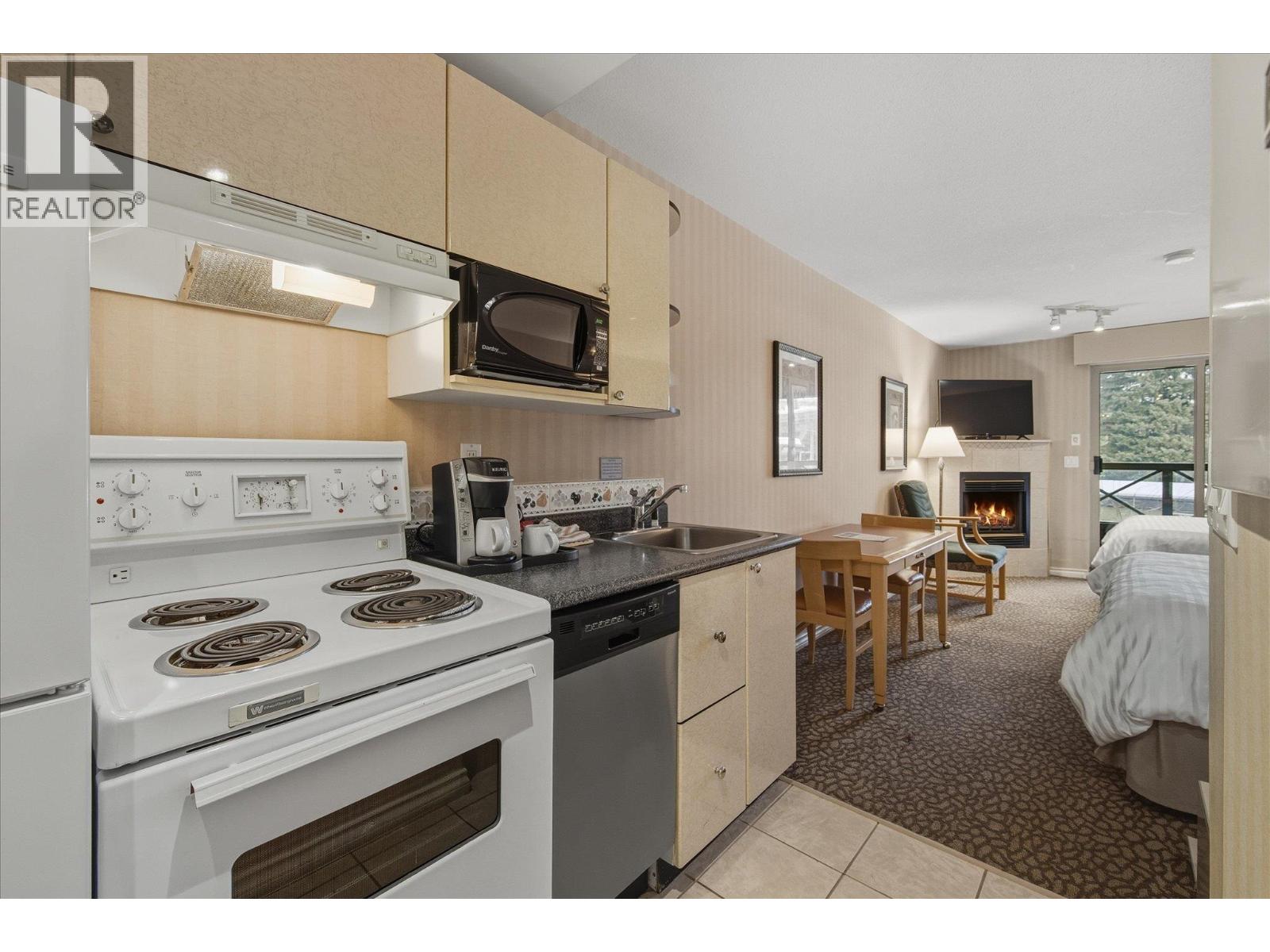 203 4319 Main Street, Whistler, British Columbia  V8E 1B1 - Photo 3 - R3082827