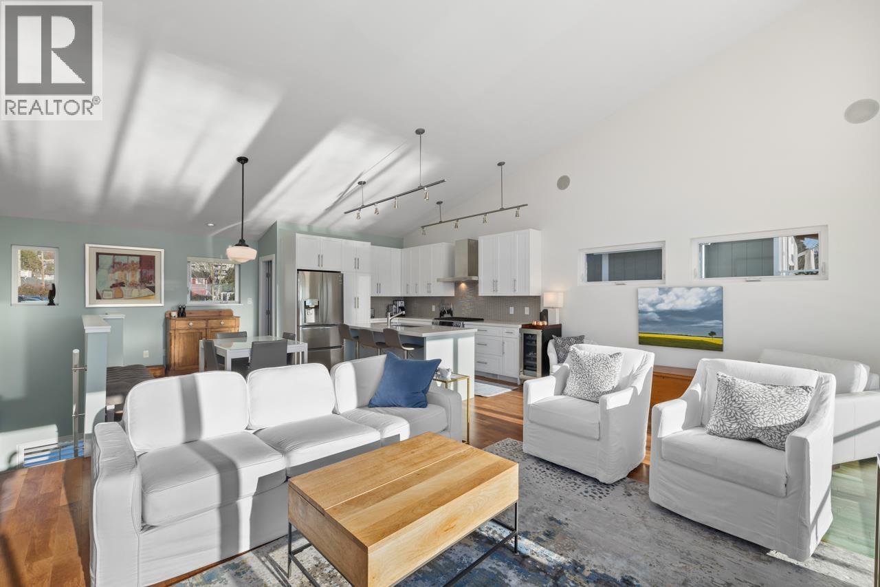 20 415 W Esplanade, North Vancouver, British Columbia  V7M 1A6 - Photo 3 - R3082828