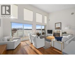 20 415 W ESPLANADE, North Vancouver, British Columbia