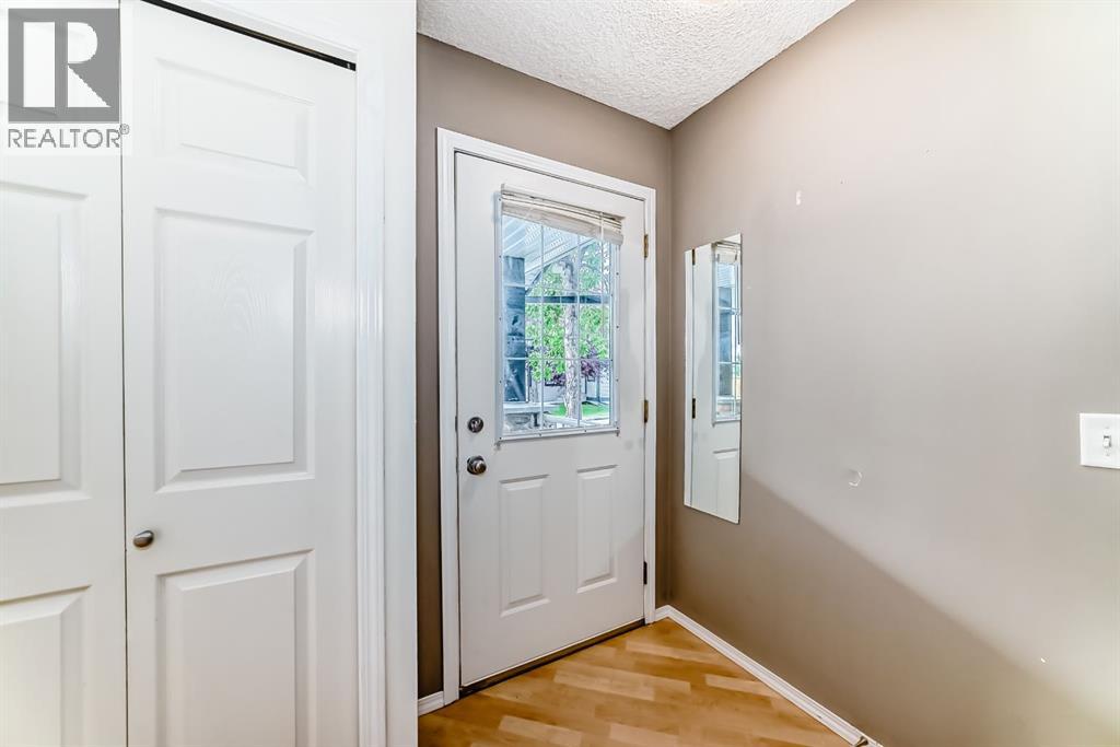 252 Stonemere Place, Chestermere, Alberta  T1X 1N0 - Photo 5 - A2278974