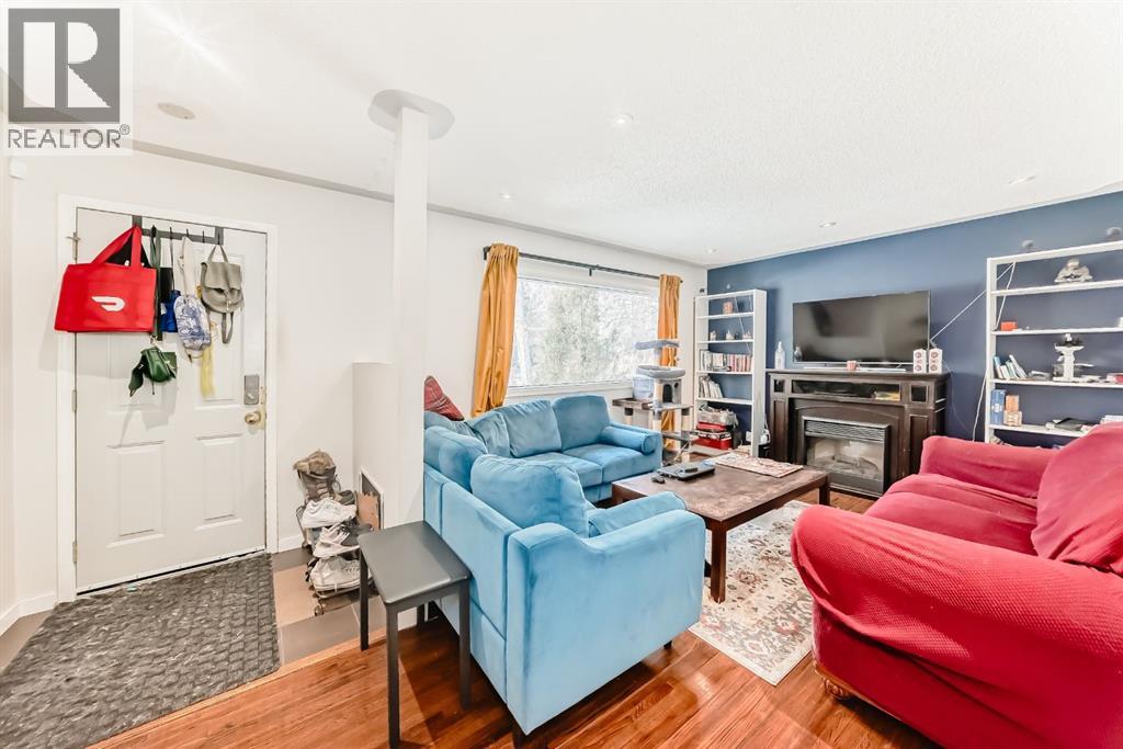 176 Hendon Drive Nw, Calgary, Alberta  T2K 1Z1 - Photo 2 - A2281337