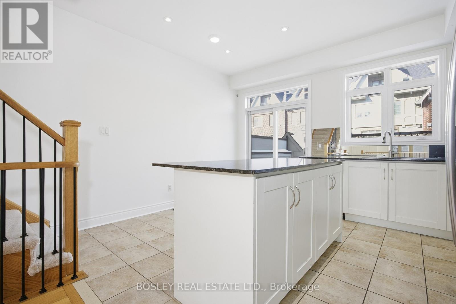 10 Mendota Road, Toronto, Ontario  M8Y 1E8 - Photo 13 - W12727204