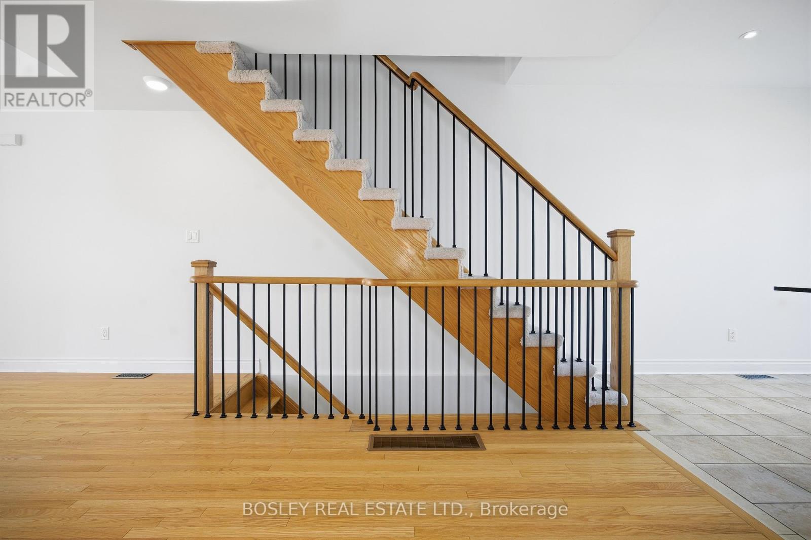 10 Mendota Road, Toronto, Ontario  M8Y 1E8 - Photo 8 - W12727204