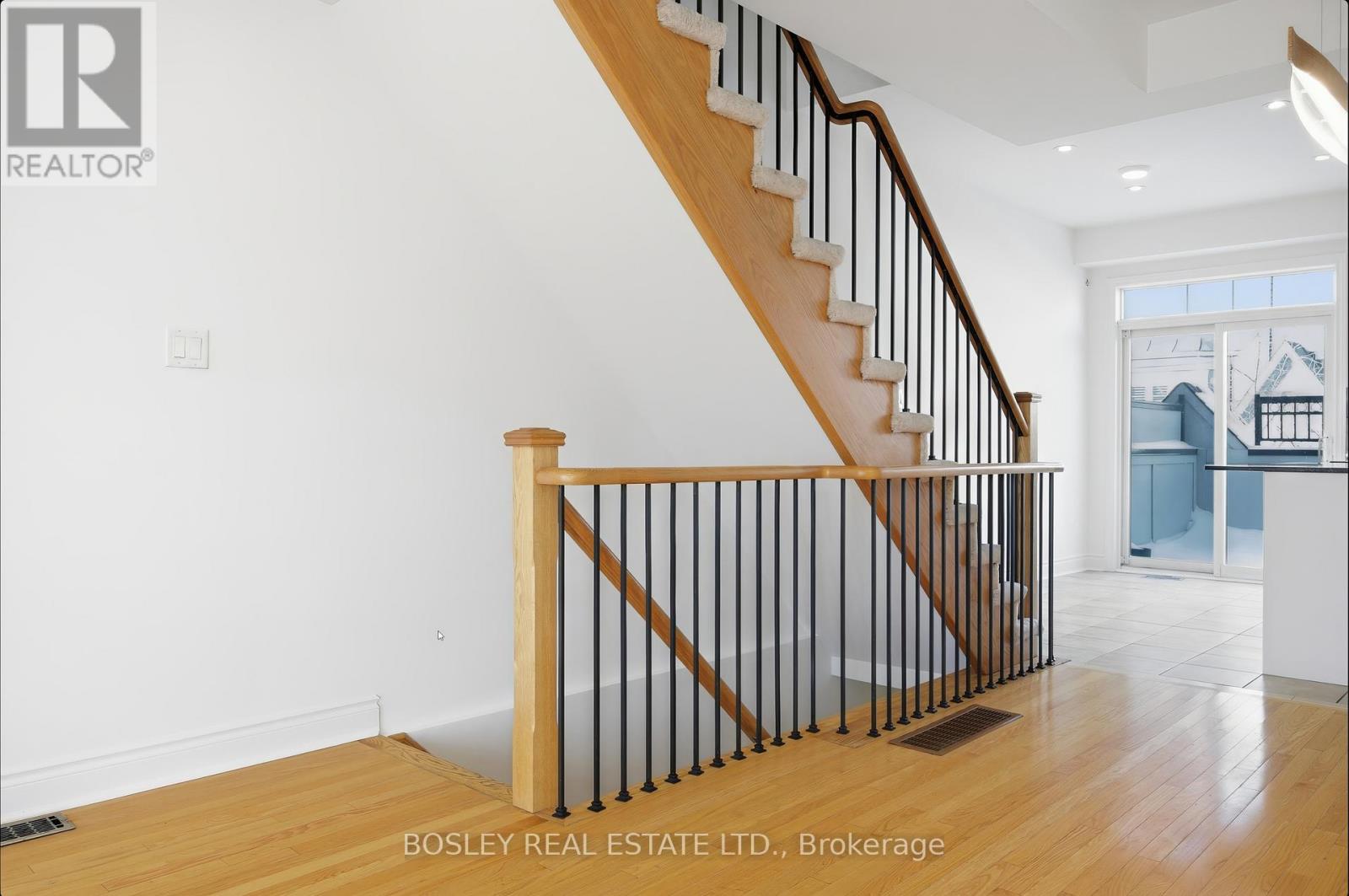 10 Mendota Road, Toronto, Ontario  M8Y 1E8 - Photo 9 - W12727204