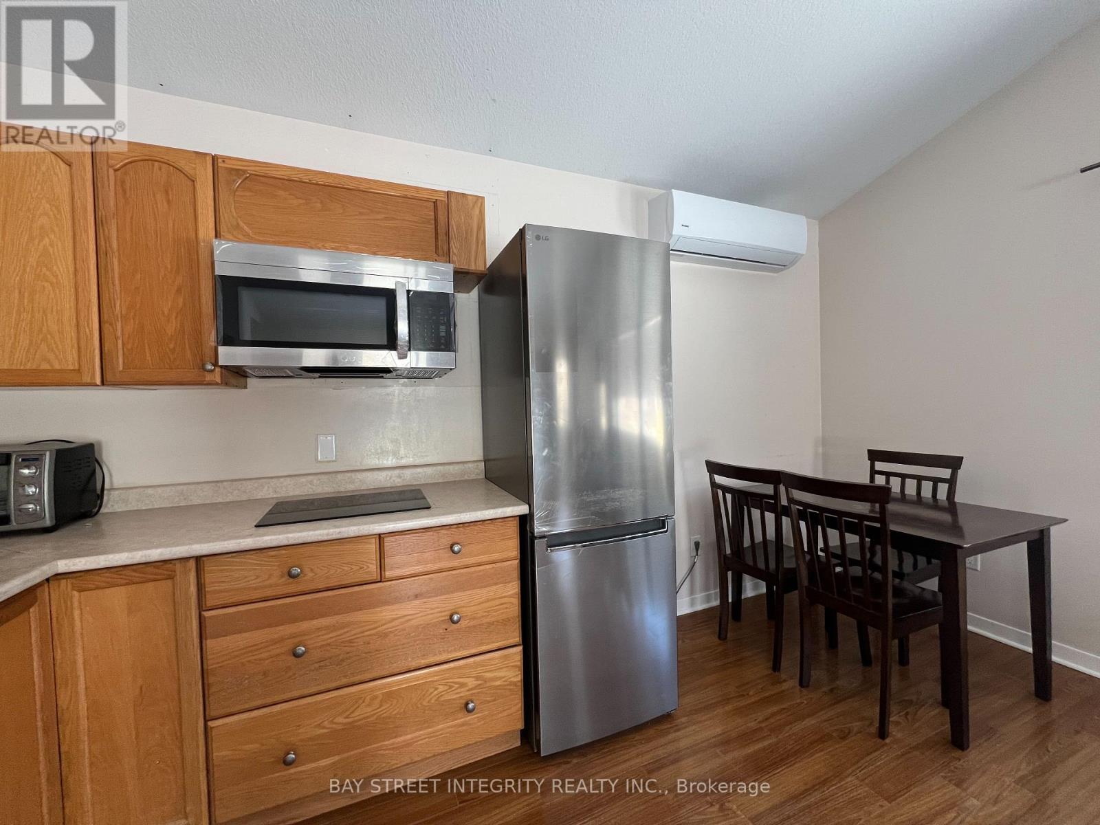 2 - 1339 Pinegrove Road, Oakville, Ontario  L6L 2X2 - Photo 8 - W12727232