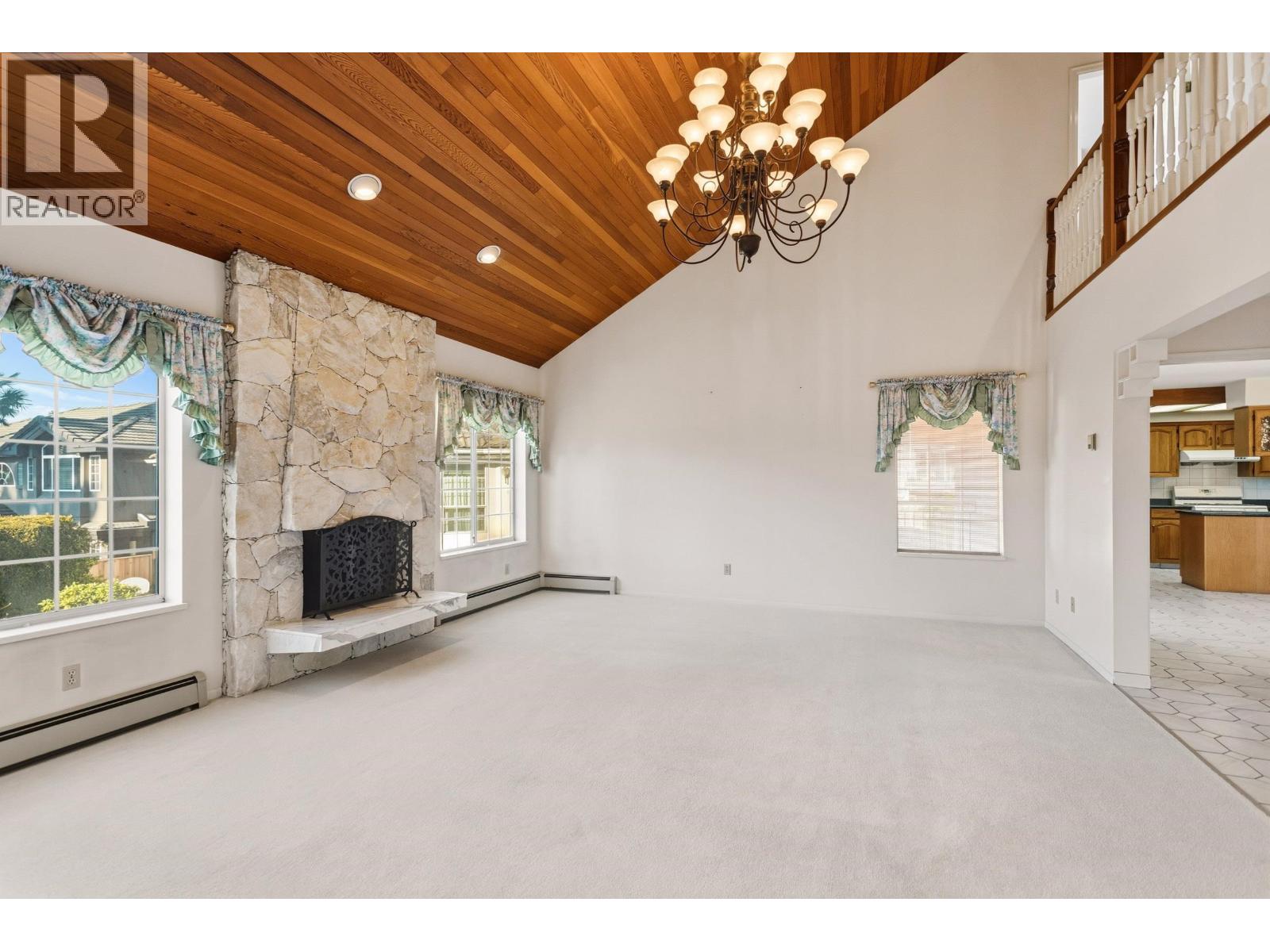 1506 Giles Place, Burnaby, British Columbia  V5A 3K6 - Photo 3 - R3082524