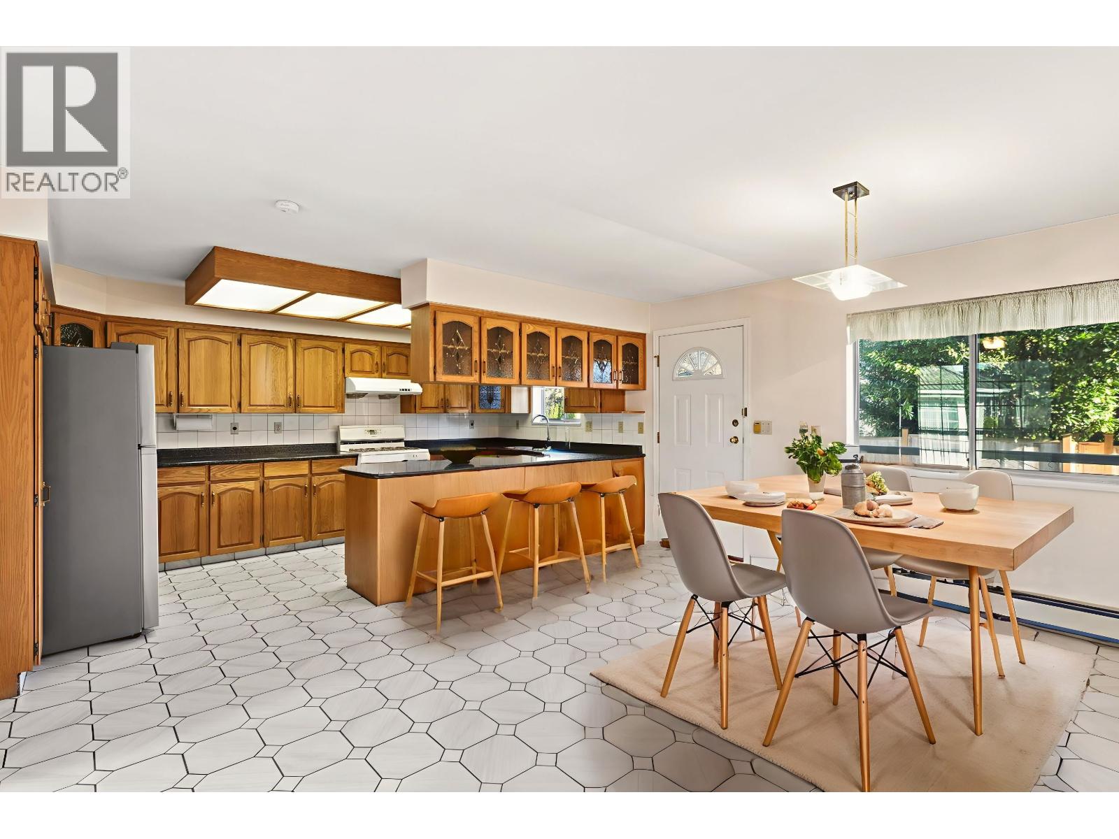 1506 Giles Place, Burnaby, British Columbia  V5A 3K6 - Photo 10 - R3082524