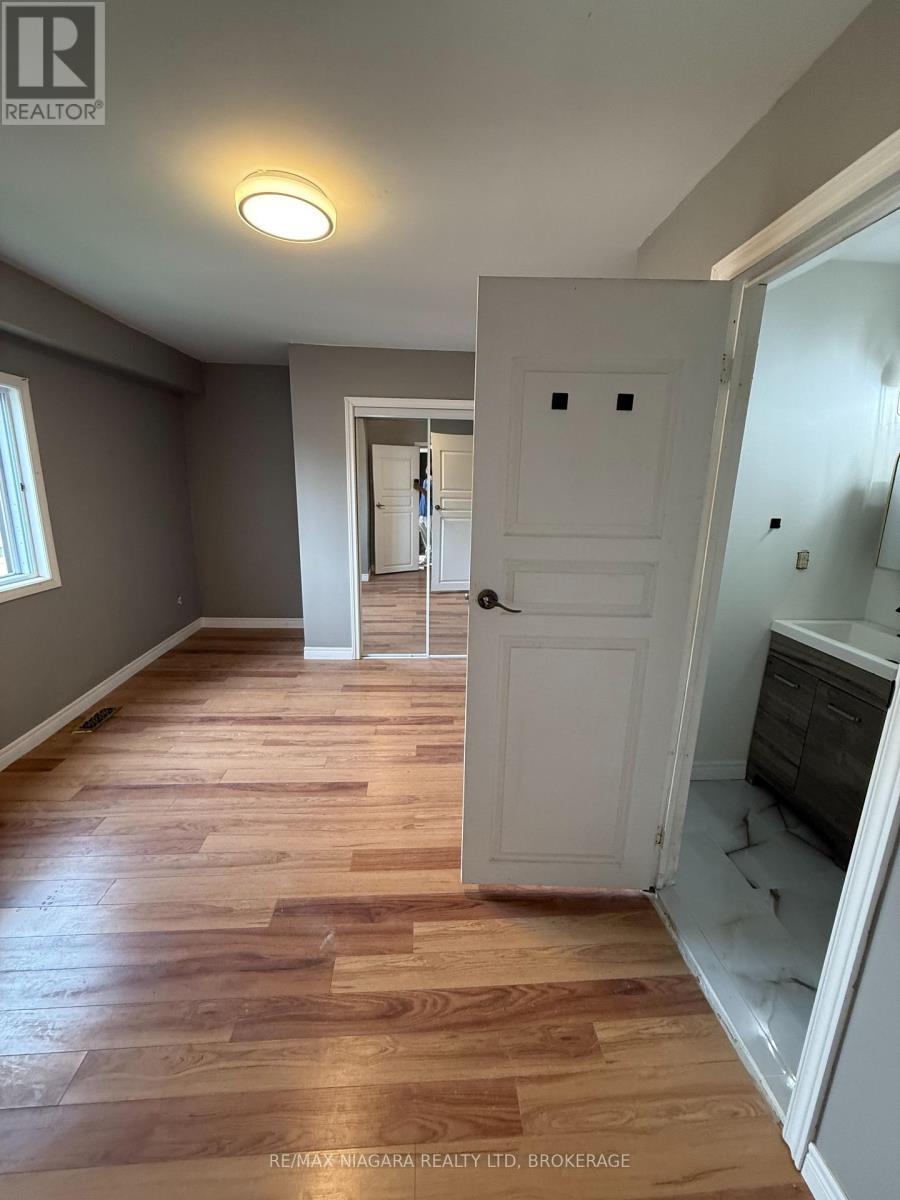 115 Kinnear Street, Port Colborne, Ontario  L3K 1A8 - Photo 5 - X12727262