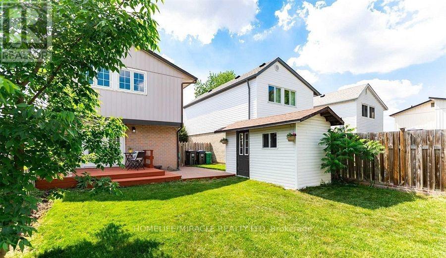 12 Huckleberry Square, Brampton, Ontario  L6S 1Y2 - Photo 6 - W12695522