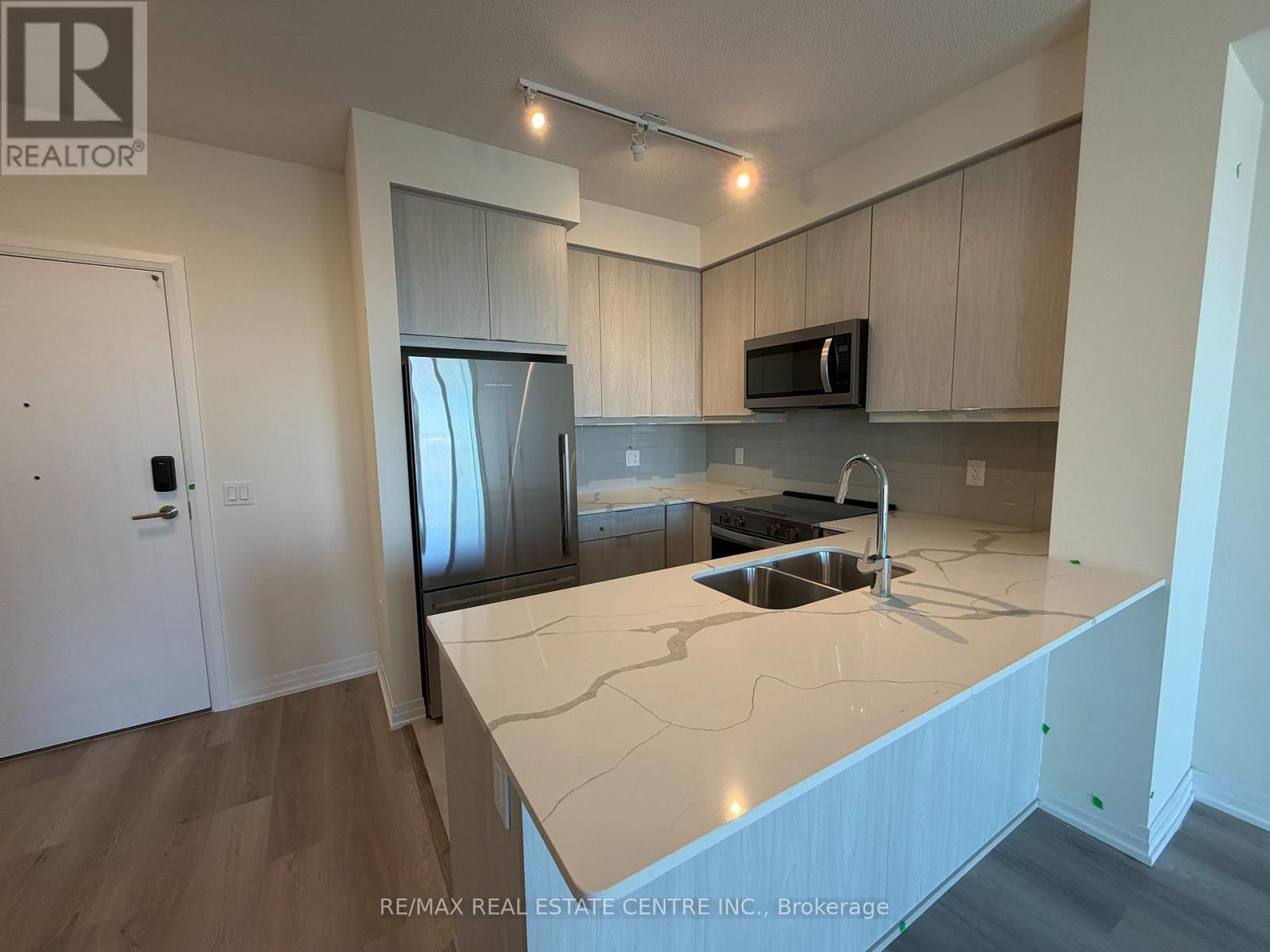 2108 - 15 Watergarden Drive, Mississauga, Ontario  L5R 0H4 - Photo 4 - W12727174