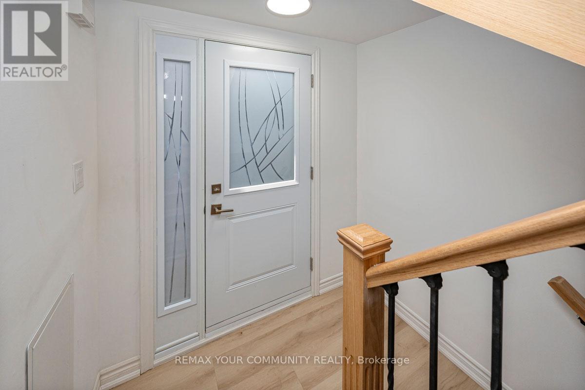 2 - 11 Plaisance Road, Richmond Hill, Ontario  L4C 5H1 - Photo 3 - N12727254