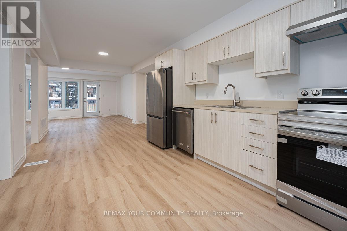 2 - 11 Plaisance Road, Richmond Hill, Ontario  L4C 5H1 - Photo 4 - N12727254