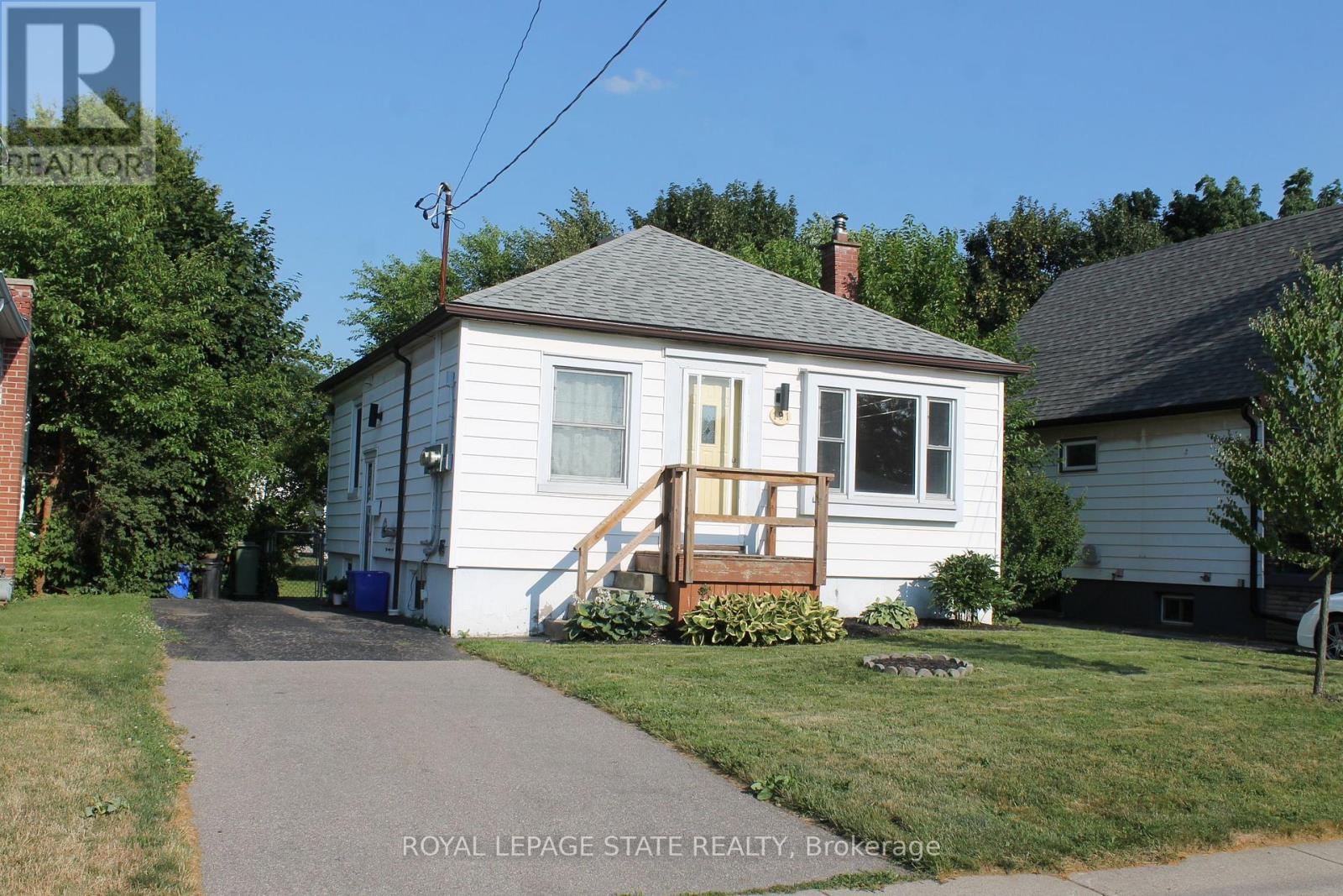 B - 191 East 25th Street, Hamilton, Ontario  L8V 3A4 - Photo 2 - X12727264