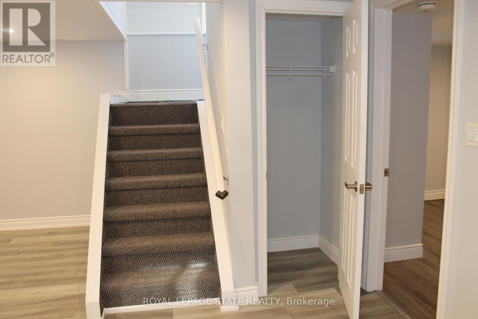 B - 191 East 25th Street, Hamilton, Ontario  L8V 3A4 - Photo 3 - X12727264