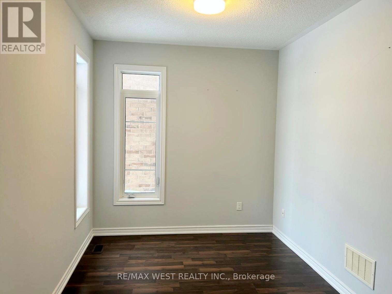 5 Drake Avenue, Brant, Ontario  N3L 0H9 - Photo 11 - X12727274