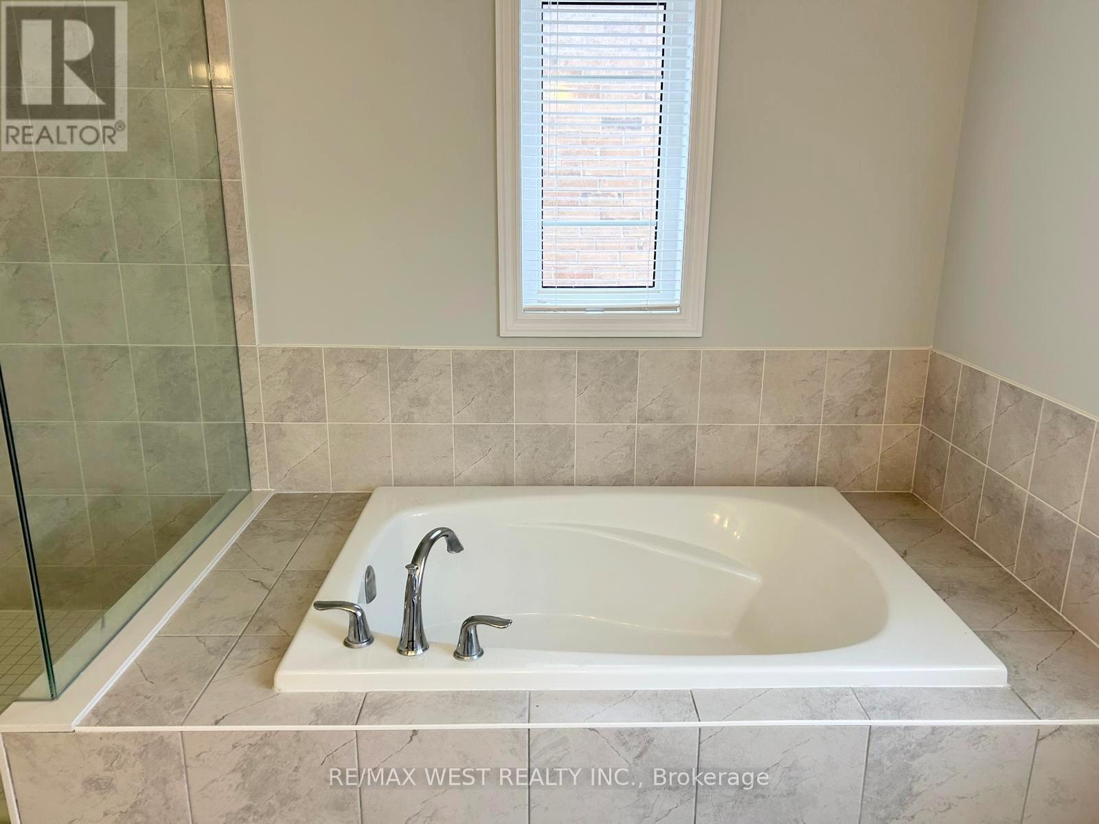 5 Drake Avenue, Brant, Ontario  N3L 0H9 - Photo 17 - X12727274