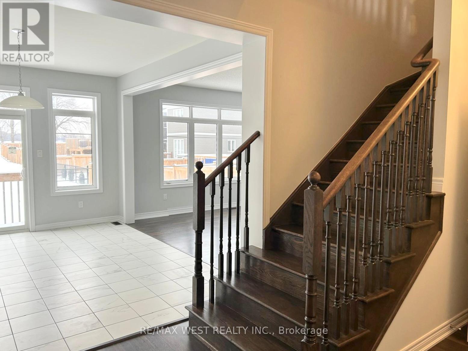 5 Drake Avenue, Brant, Ontario  N3L 0H9 - Photo 4 - X12727274