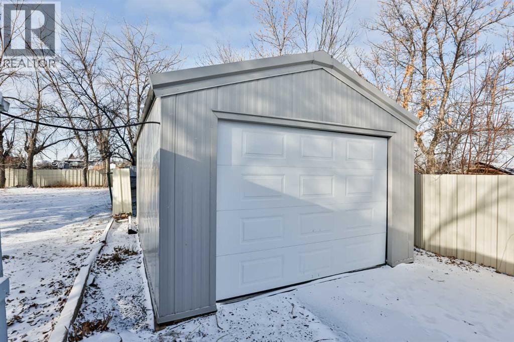 236 N 100 W, Raymond, Alberta  T0K 2S0 - Photo 3 - A2281013