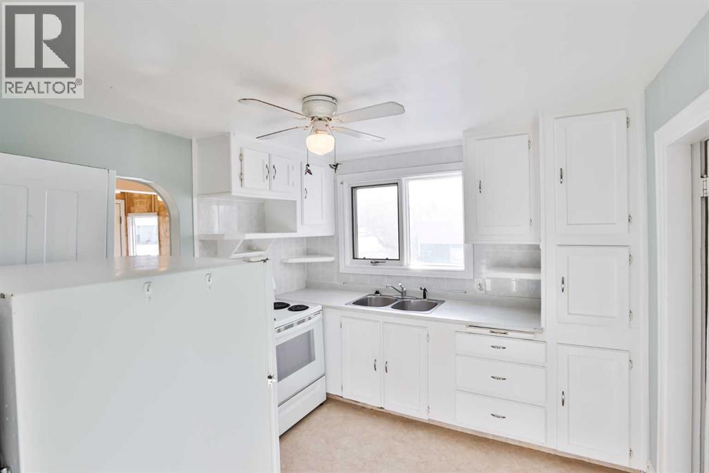 236 N 100 W, Raymond, Alberta  T0K 2S0 - Photo 12 - A2281013