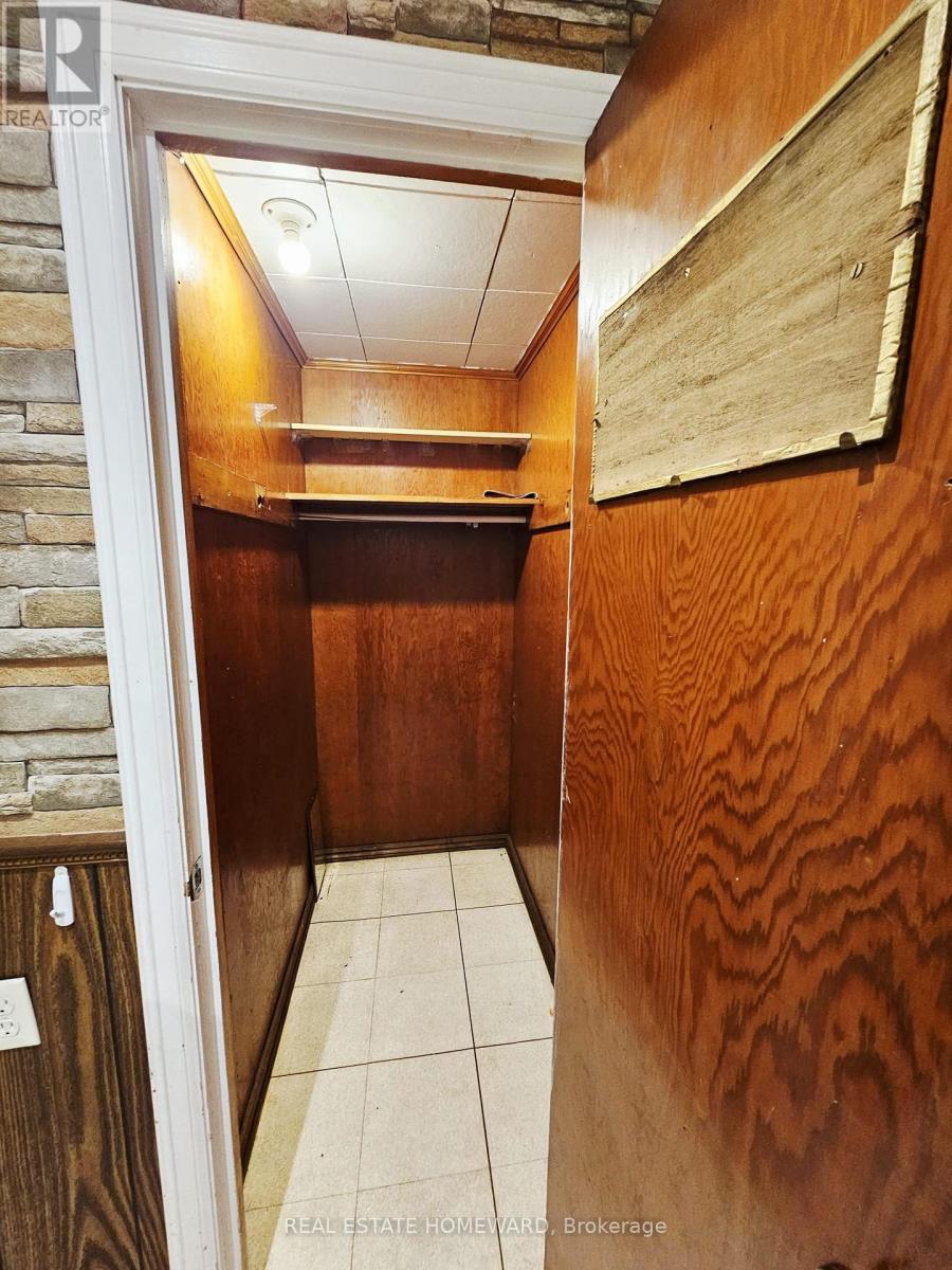 Bsmt - 259 Ferris. Road, Toronto, Ontario  M4B 1H2 - Photo 7 - E12727278