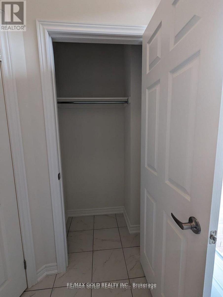 46 Bayardo Drive, Oshawa, Ontario  L1L 0V2 - Photo 11 - E12727292