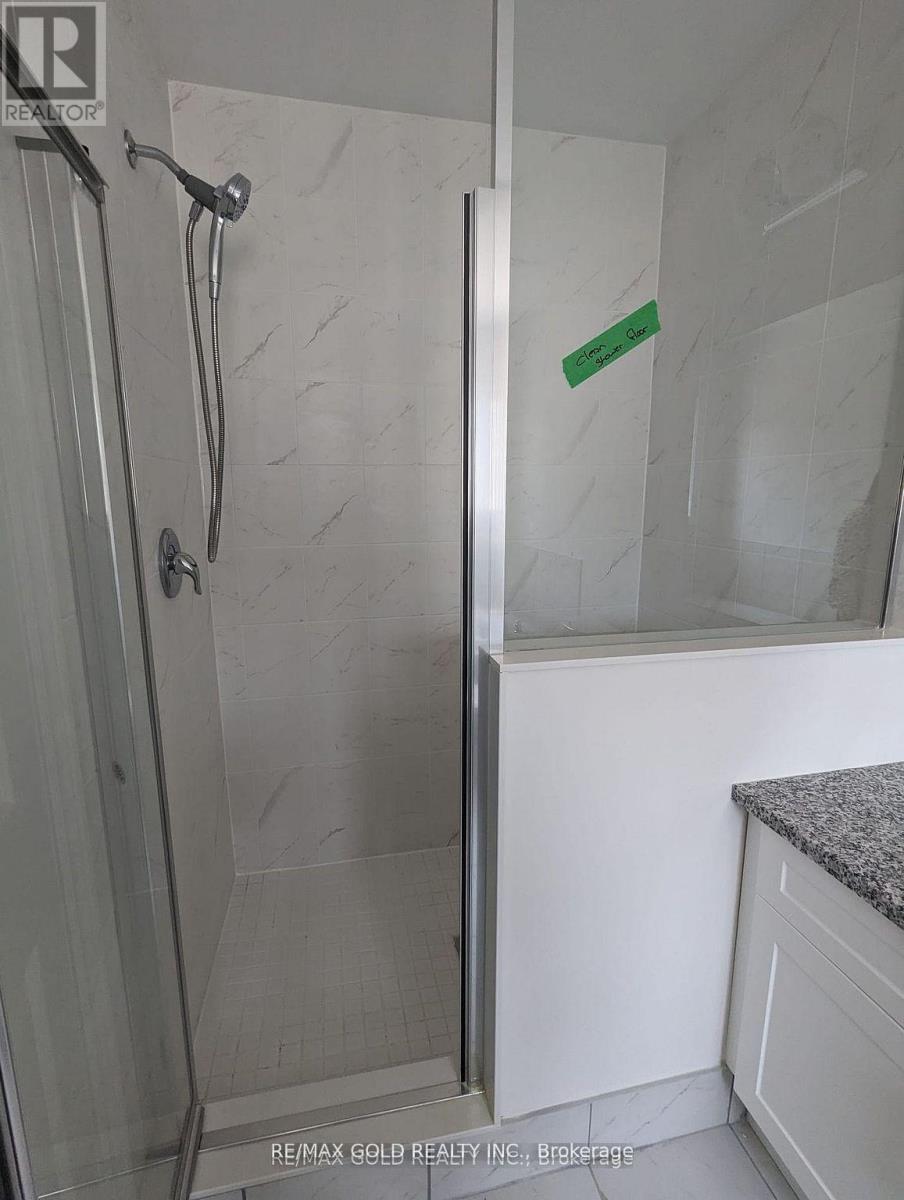 46 Bayardo Drive, Oshawa, Ontario  L1L 0V2 - Photo 3 - E12727292