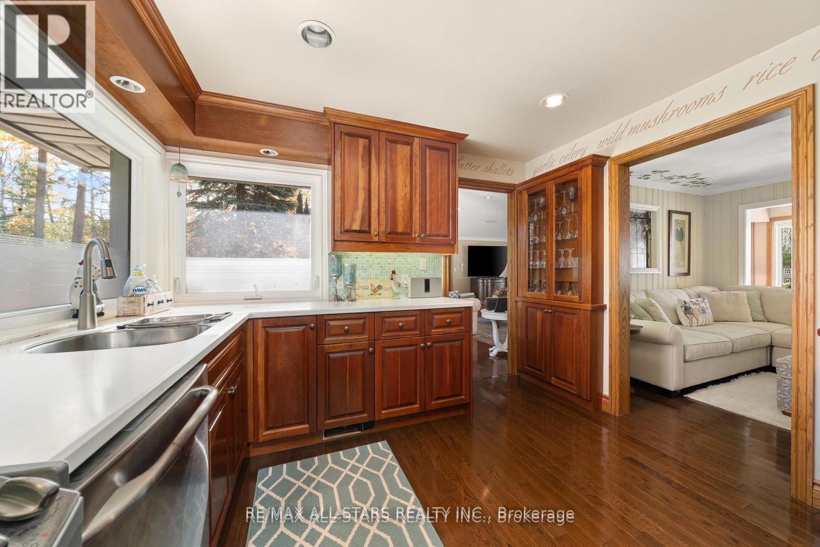 8 Manor Road, Kawartha Lakes, Ontario  K0M 1A0 - Photo 17 - X12727322