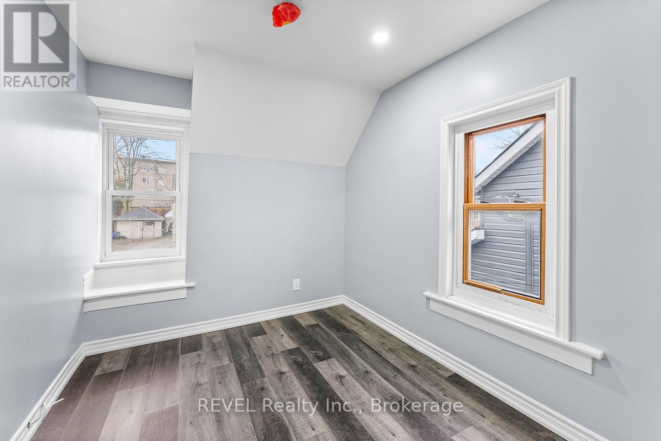 30 Division Street, St. Catharines, Ontario  L2R 3G2 - Photo 5 - X12727308