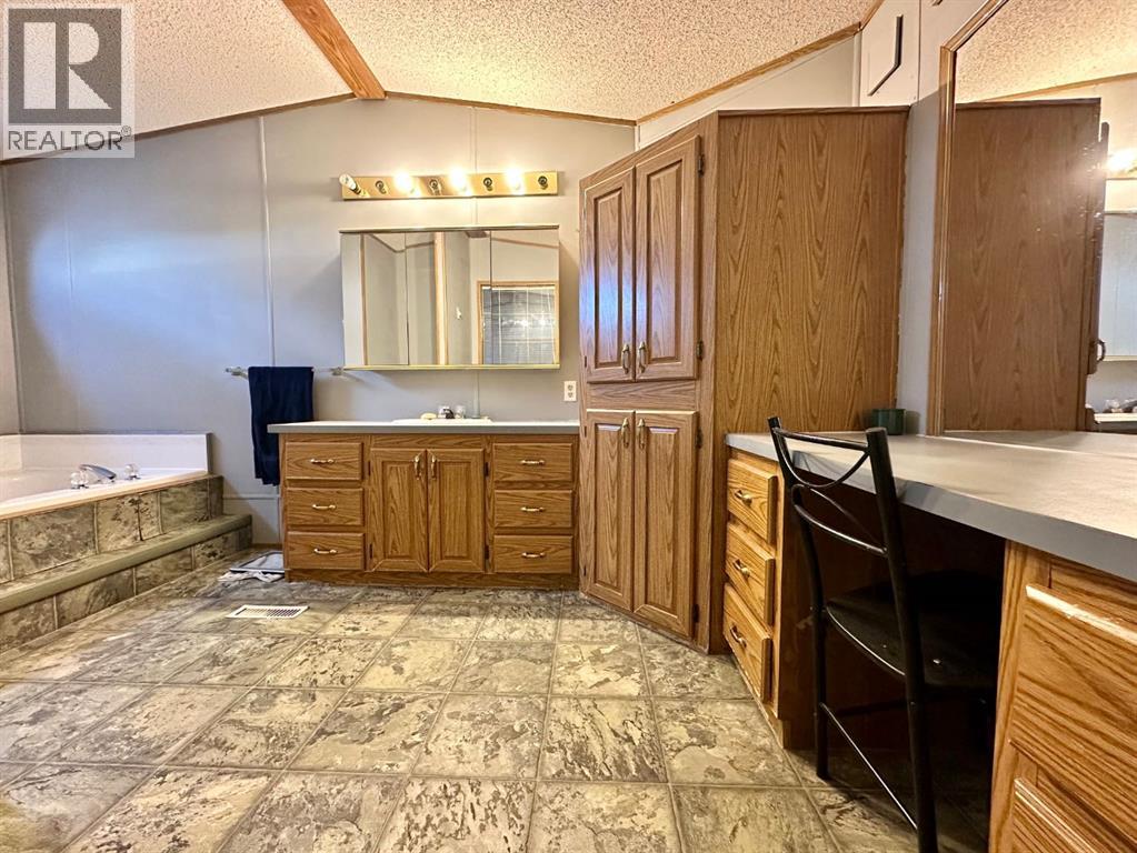 122 Blue Heron Road, Rural Newell, Alberta  T1R 0S1 - Photo 13 - A2270812