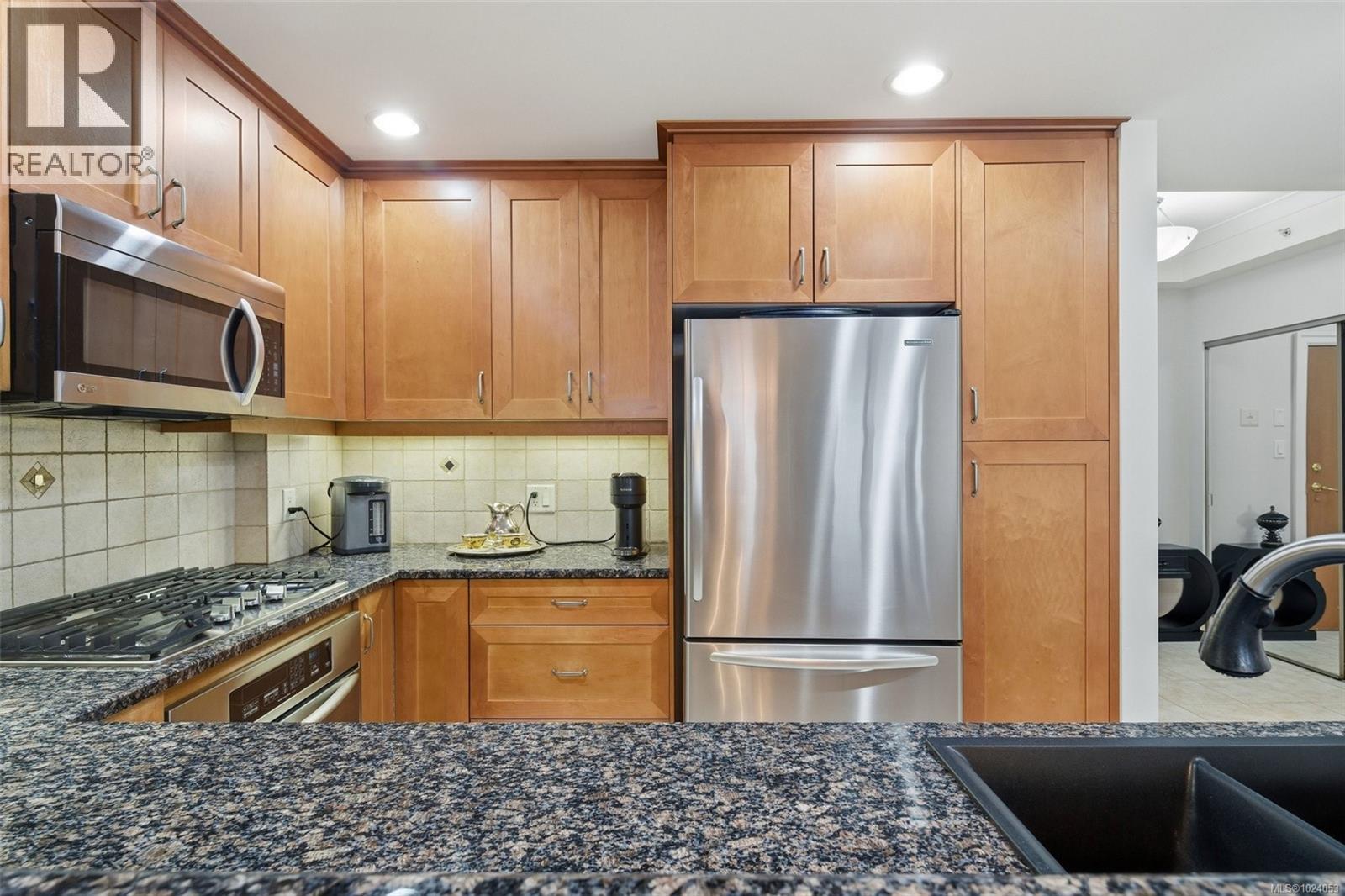 618 21 Dallas Rd, Victoria, British Columbia  V8V 4Z9 - Photo 11 - 1024053