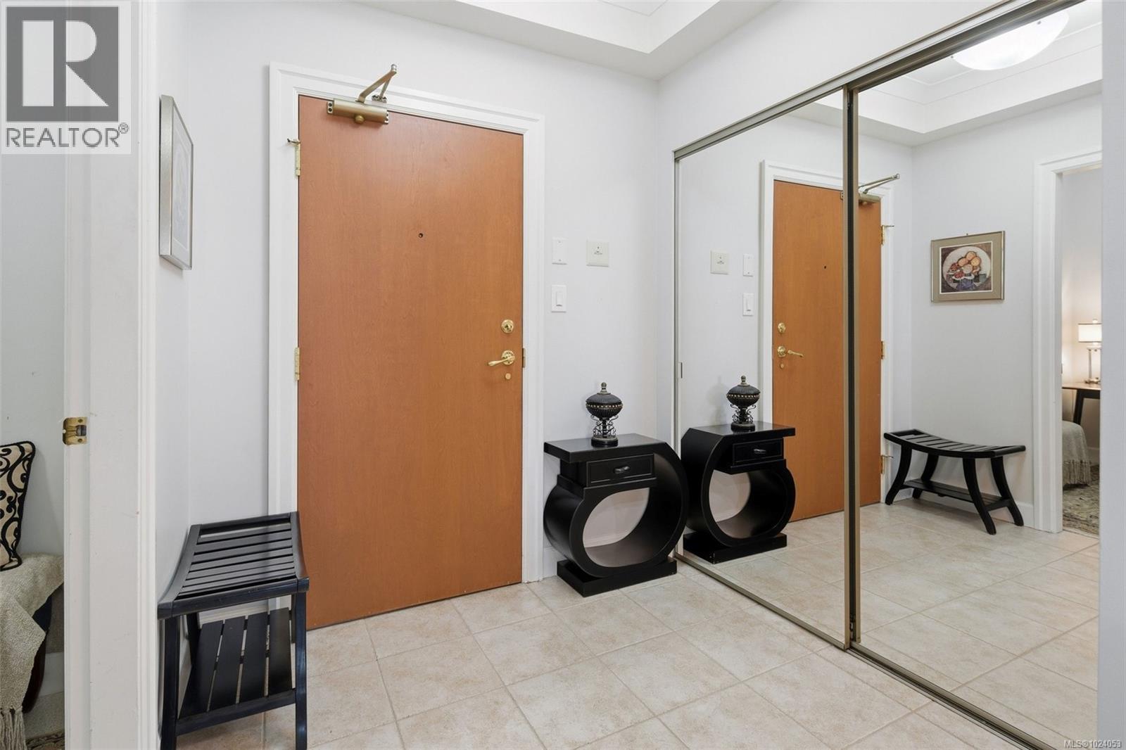 618 21 Dallas Rd, Victoria, British Columbia  V8V 4Z9 - Photo 6 - 1024053