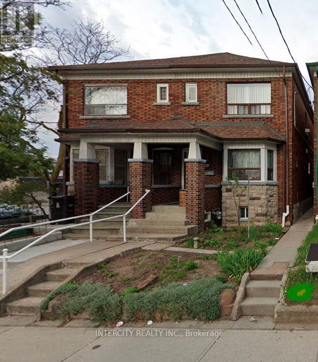 MAIN FLR - 380 CLINTON STREET, Toronto, Ontario