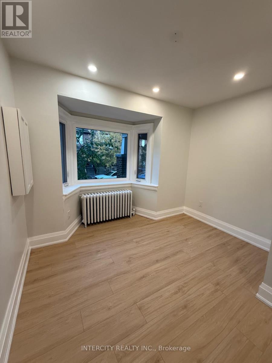 Main Flr - 380 Clinton Street, Toronto, Ontario  M6G 2Z2 - Photo 5 - C12727304