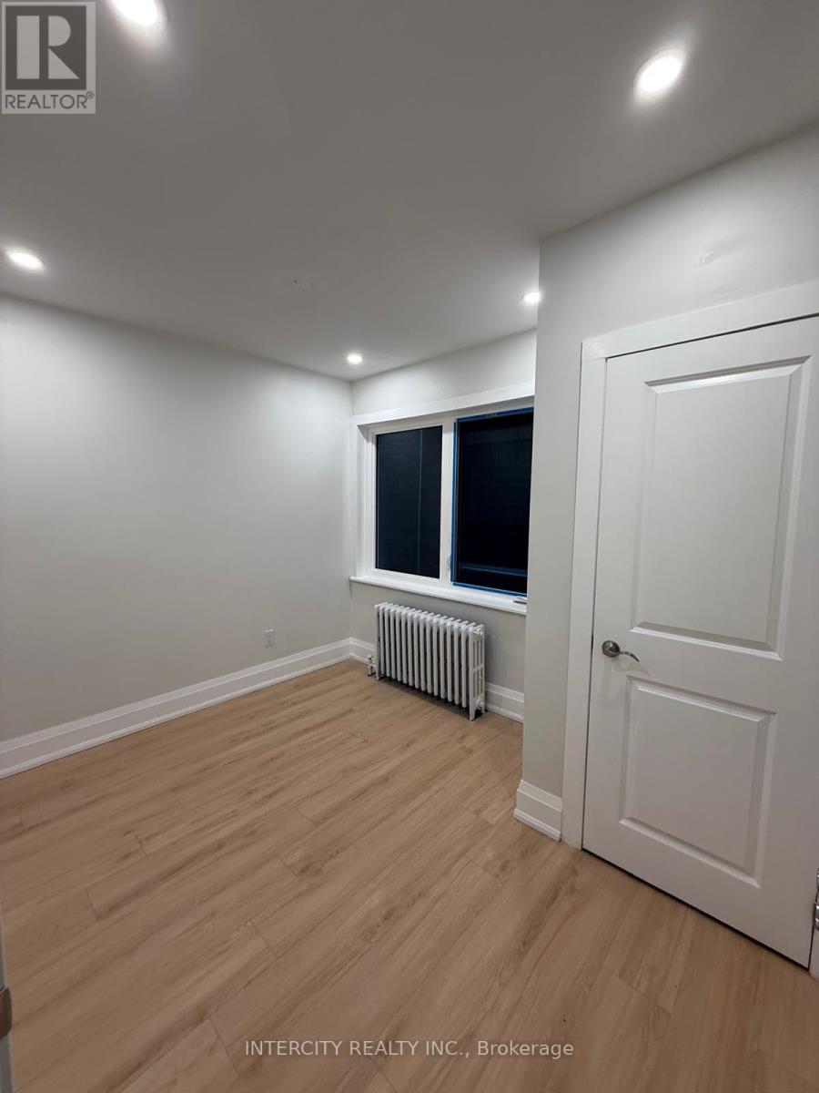Main Flr - 380 Clinton Street, Toronto, Ontario  M6G 2Z2 - Photo 6 - C12727304